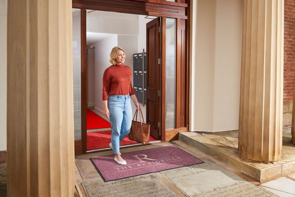 Zatrzymaj brud. Zadbaj o styl. Postaw na maty KLEEN-TEX®