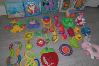 grzechotki - pierwsze zabawki