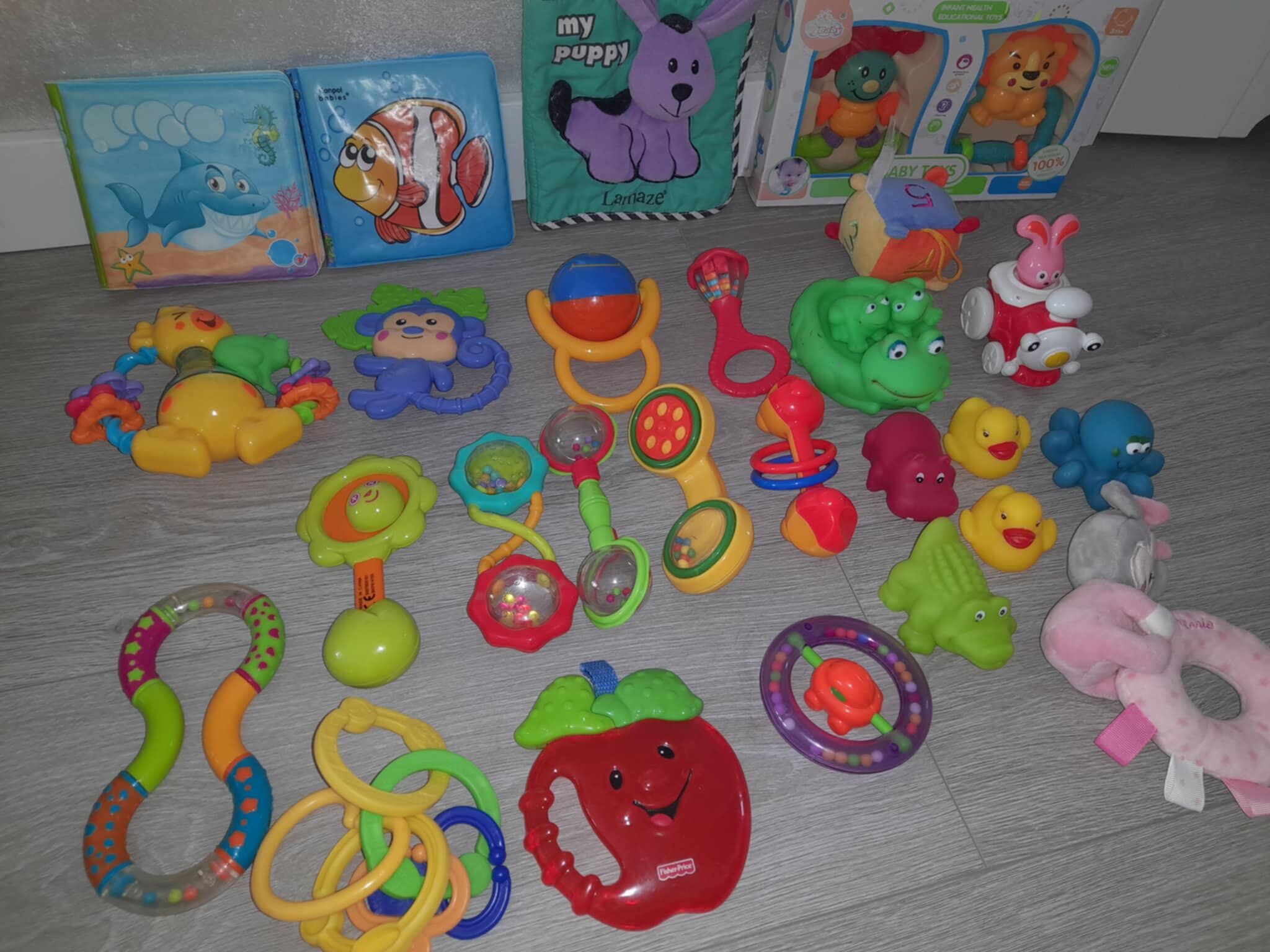 grzechotki - pierwsze zabawki