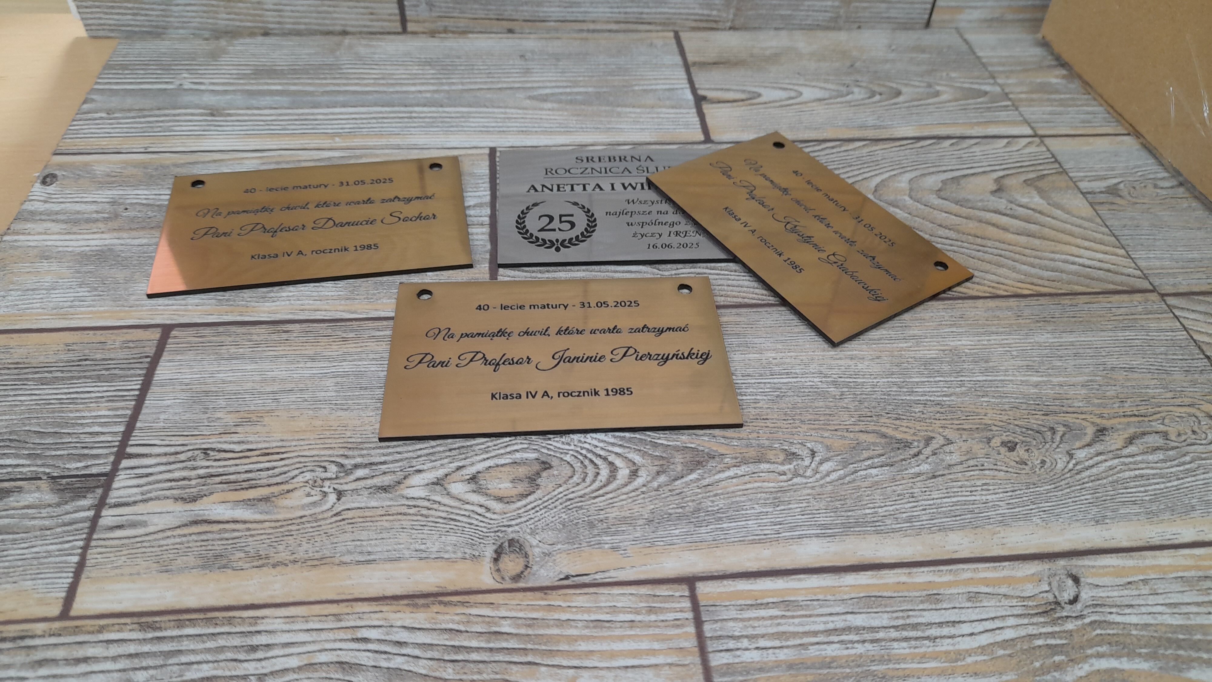 OtoGrawer usługi graweru laserowego, zestawy prezentowe, Grawertony, Laminaty