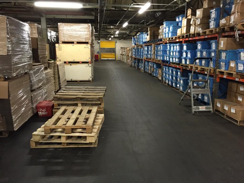 PODŁOGA R-TILE – SZYBKO, SOLIDNIE, BEZ REMONTU