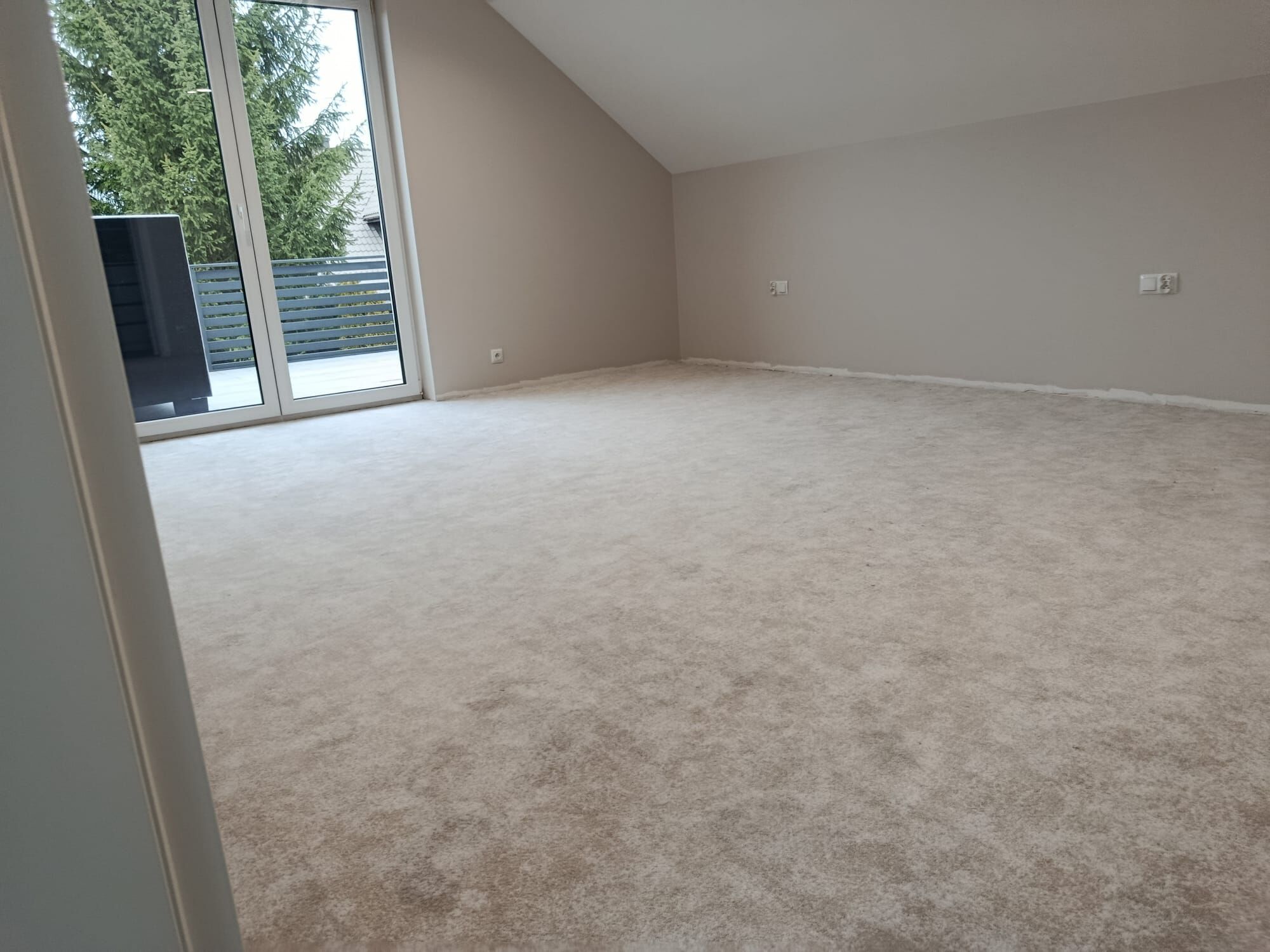 Kompleksowe Usługi Podłogowe – Panele, Wykładziny, Lamele, Montaż