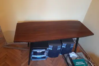 Stolik - jamnik z czasów PRL