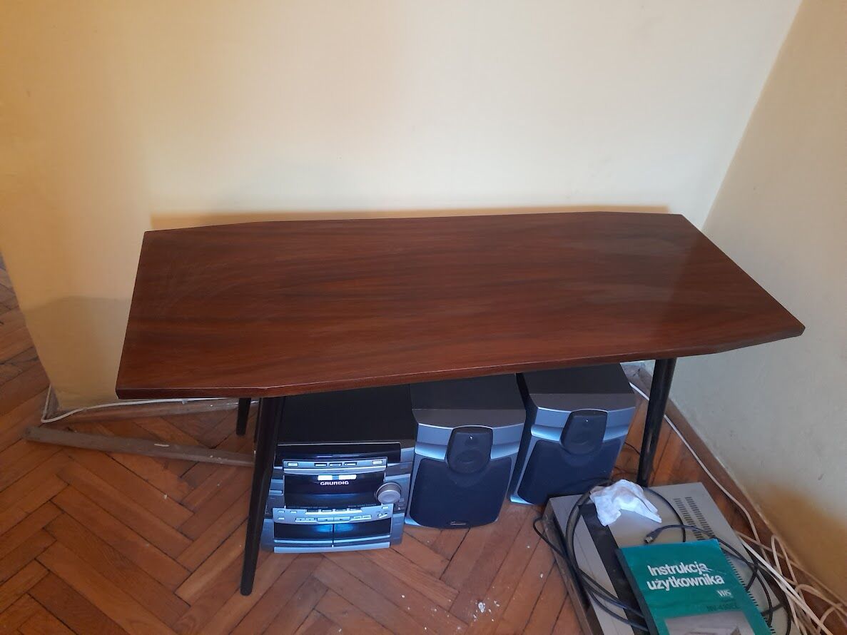 Stolik - jamnik z czasów PRL