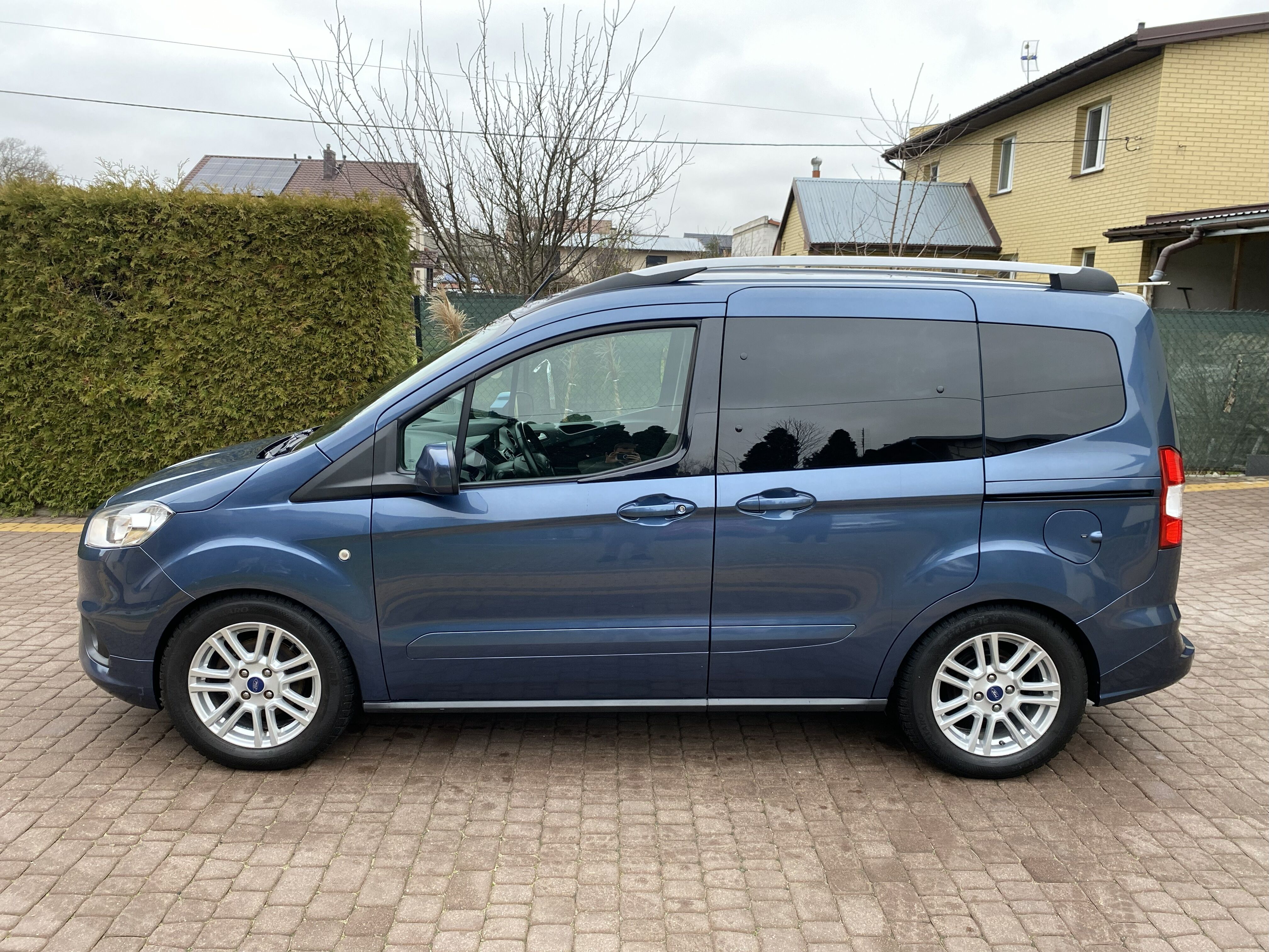 Ford Tourneo Courier 1.5 1,5 TDCi 100KM Titanium
