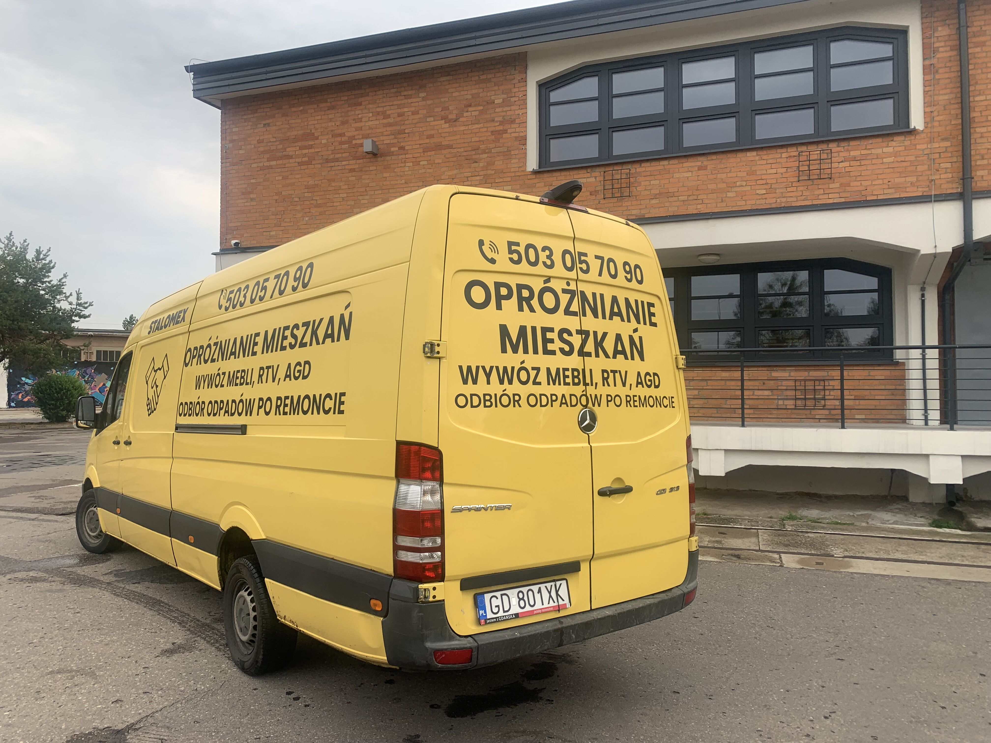 TRANSPORT BUSEM - OPRÓŻNIANIE MIESZKAŃ, PIWNIC