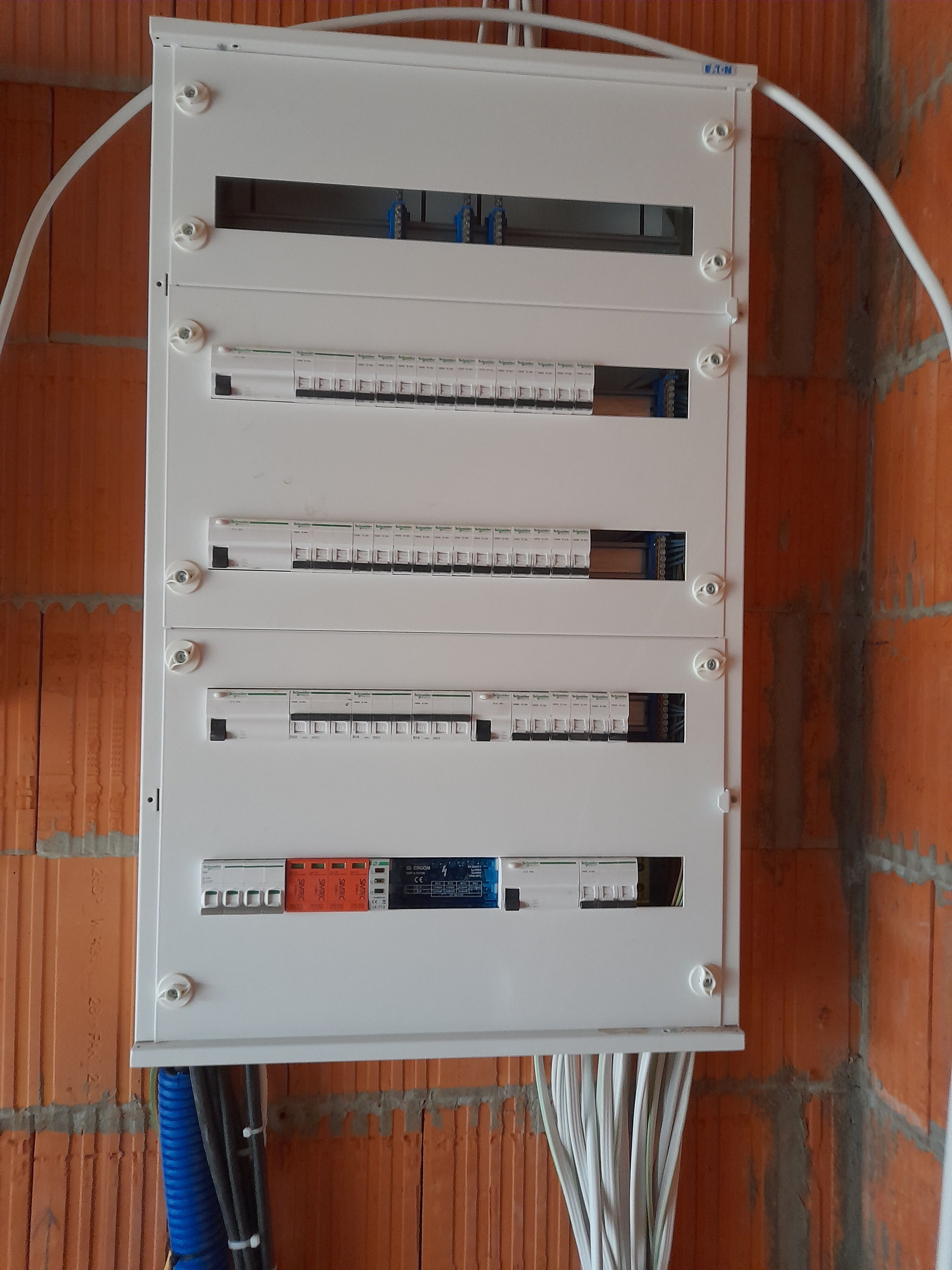 Elektryk , Instalacje elektryczne 