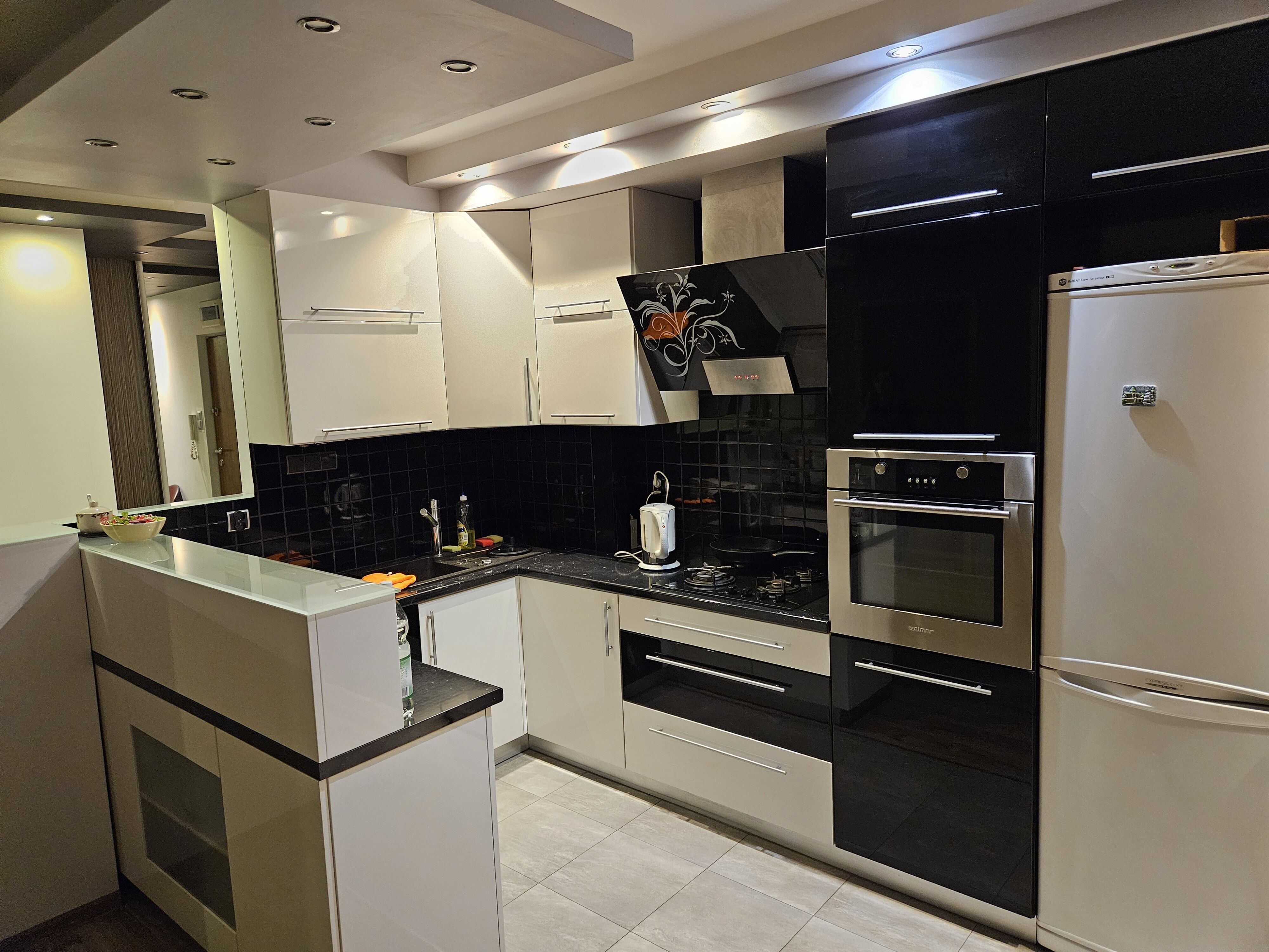 Pokój w dobrze wyposażonym mieszkaniu