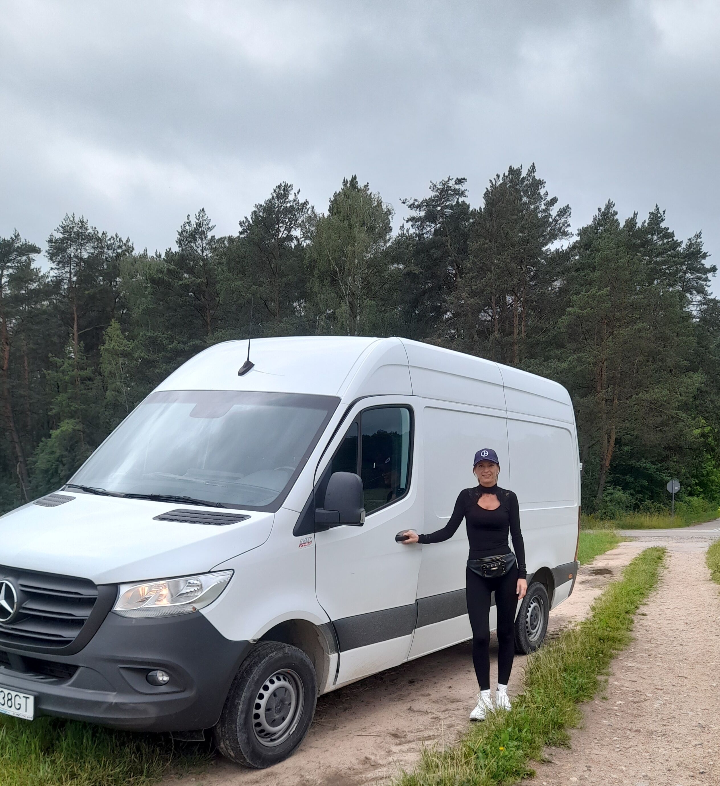 Szukam pracy jako magazynierka.