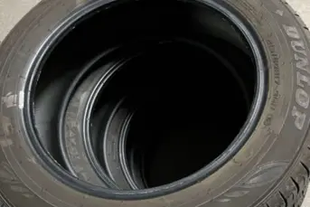 Opony DUNLOP w bardzo dobrym stanie