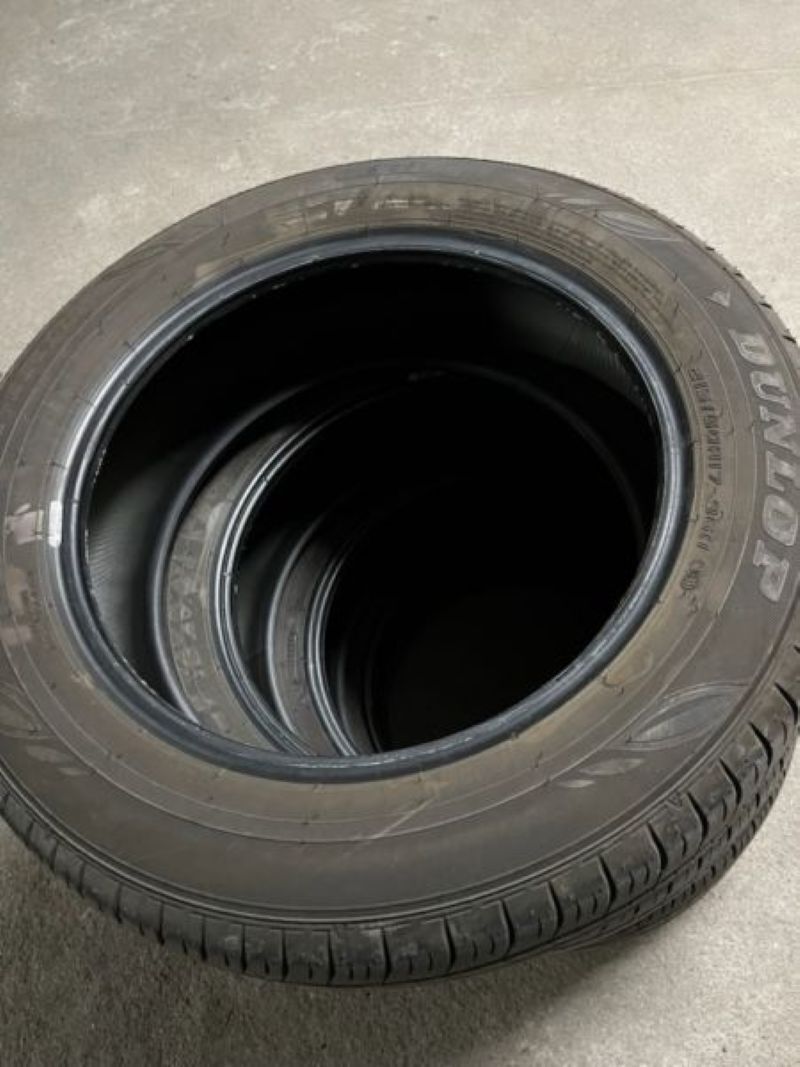 Opony DUNLOP w bardzo dobrym stanie
