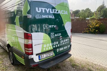 TRANSPOTR BUSEM - OPRÓŻNIANIE MIESZKAŃ PIWNIC GARAŻY - UTYLIZACJA - WYWÓZ MEBLI