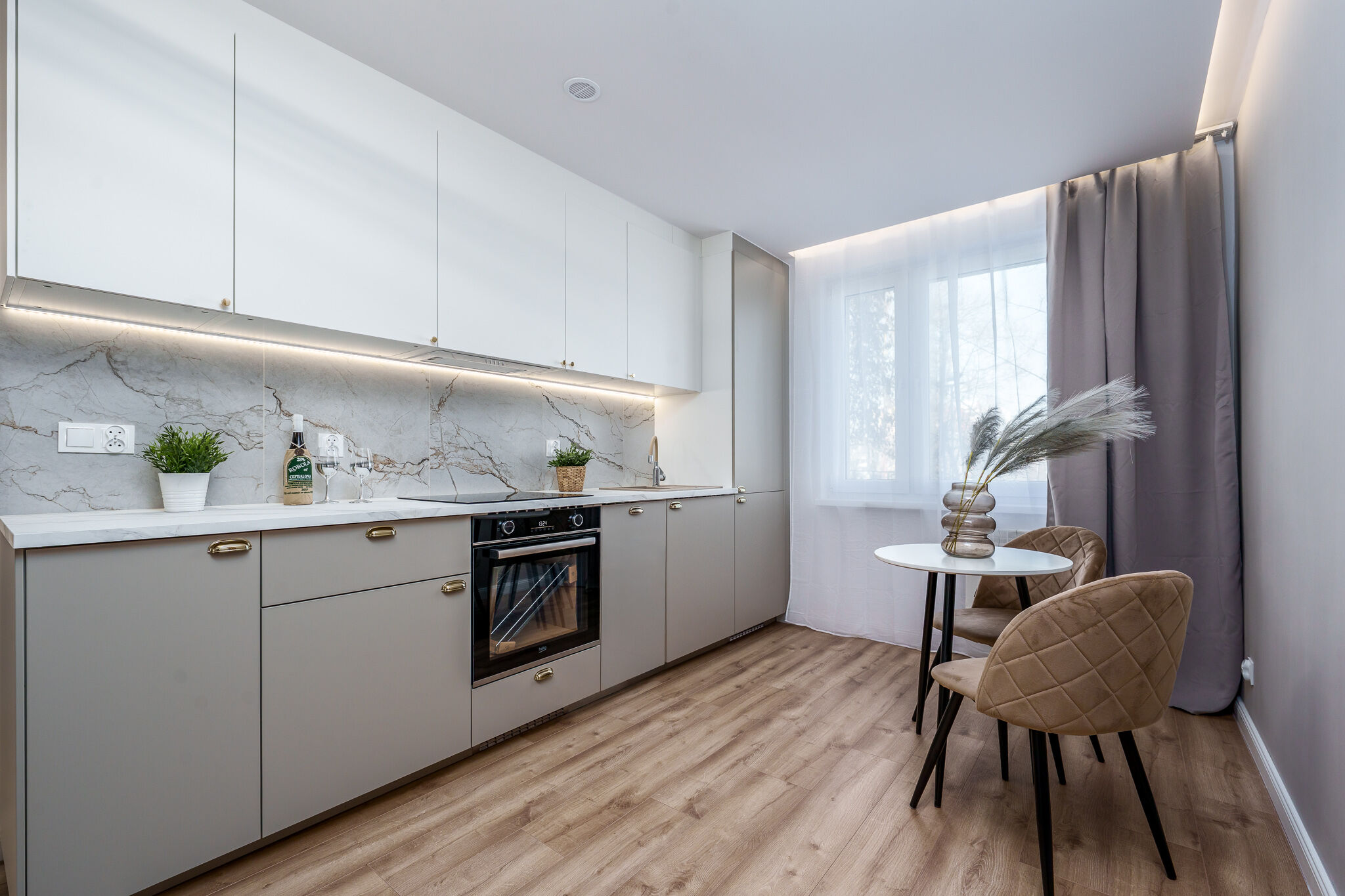 os. Mickiewicza * 3 pokoje * 1 piętro * obok Medyka * Balkon * Od Właściciela