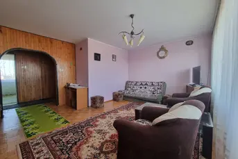 Przestronne mieszkanie z potencjałem aranżacyjnym.