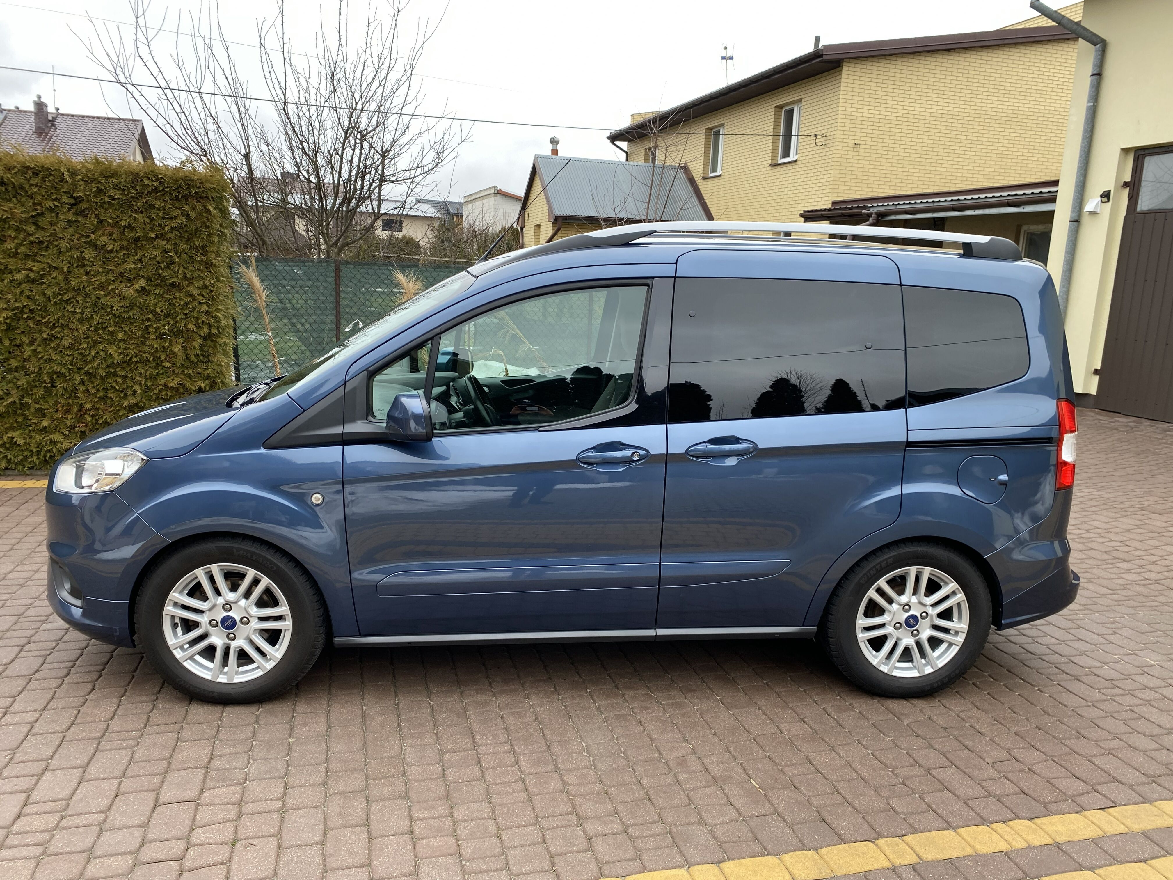 Ford Tourneo Courier 1.5 1,5 TDCi 100KM Titanium