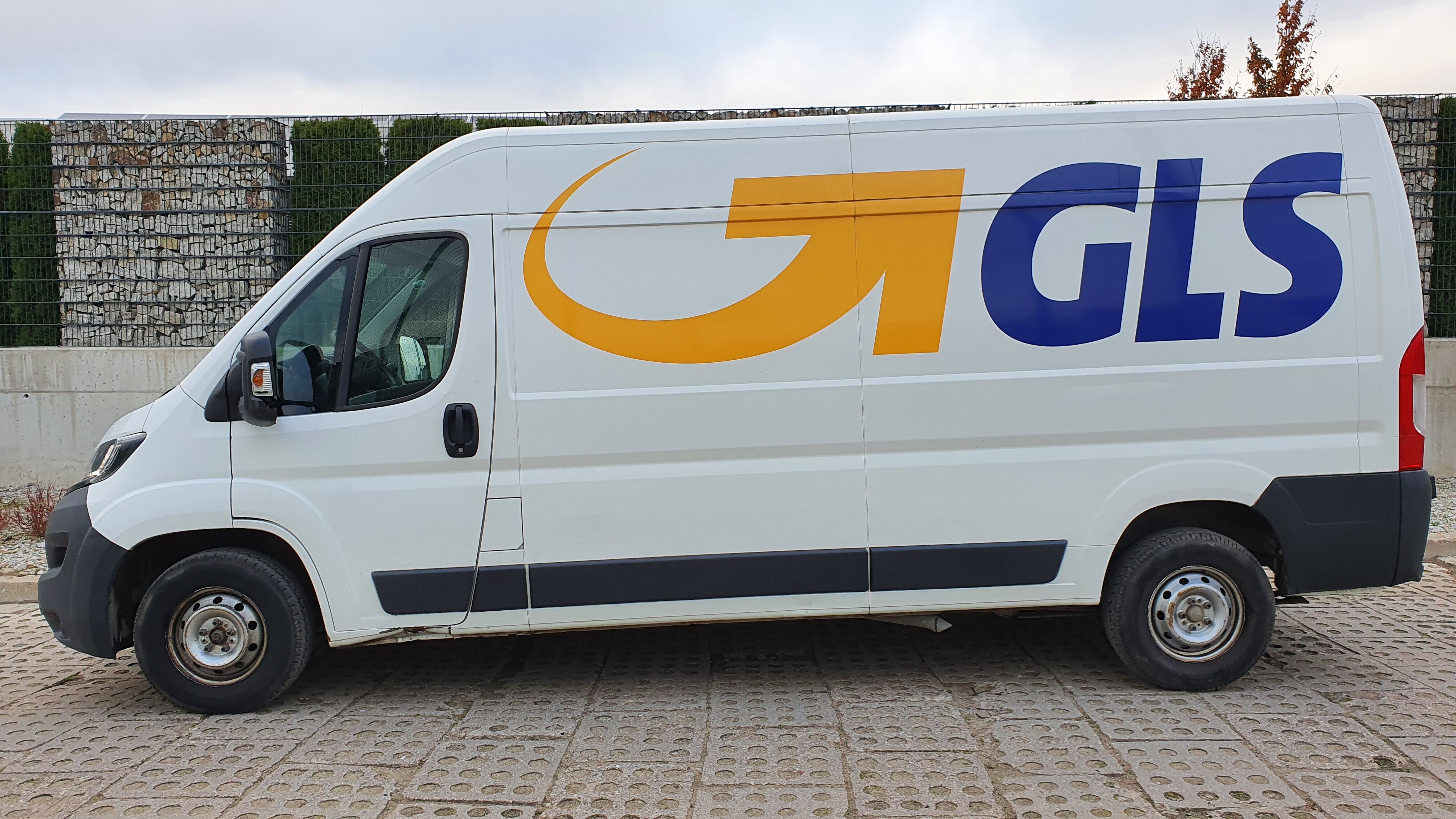 Zatrudnię kierowcę kat. B do rozwożenia przesyłek 