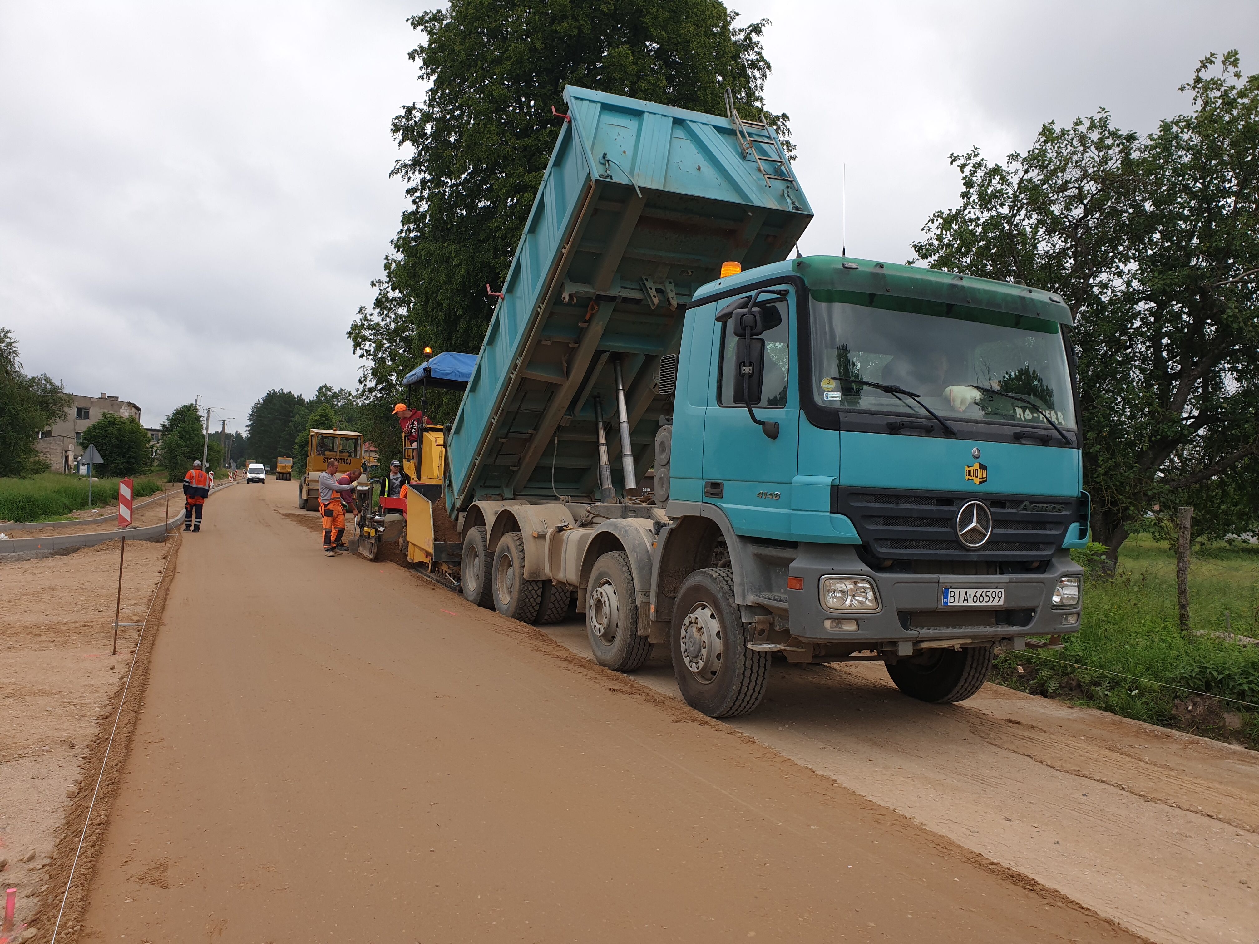 Firma drogowa SOLIDMAT zatrudni osoby do pracy przy kostce brukowej, brukarzy