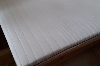 Sprzedam łóżko drewniane 160x200+materac+szuflada