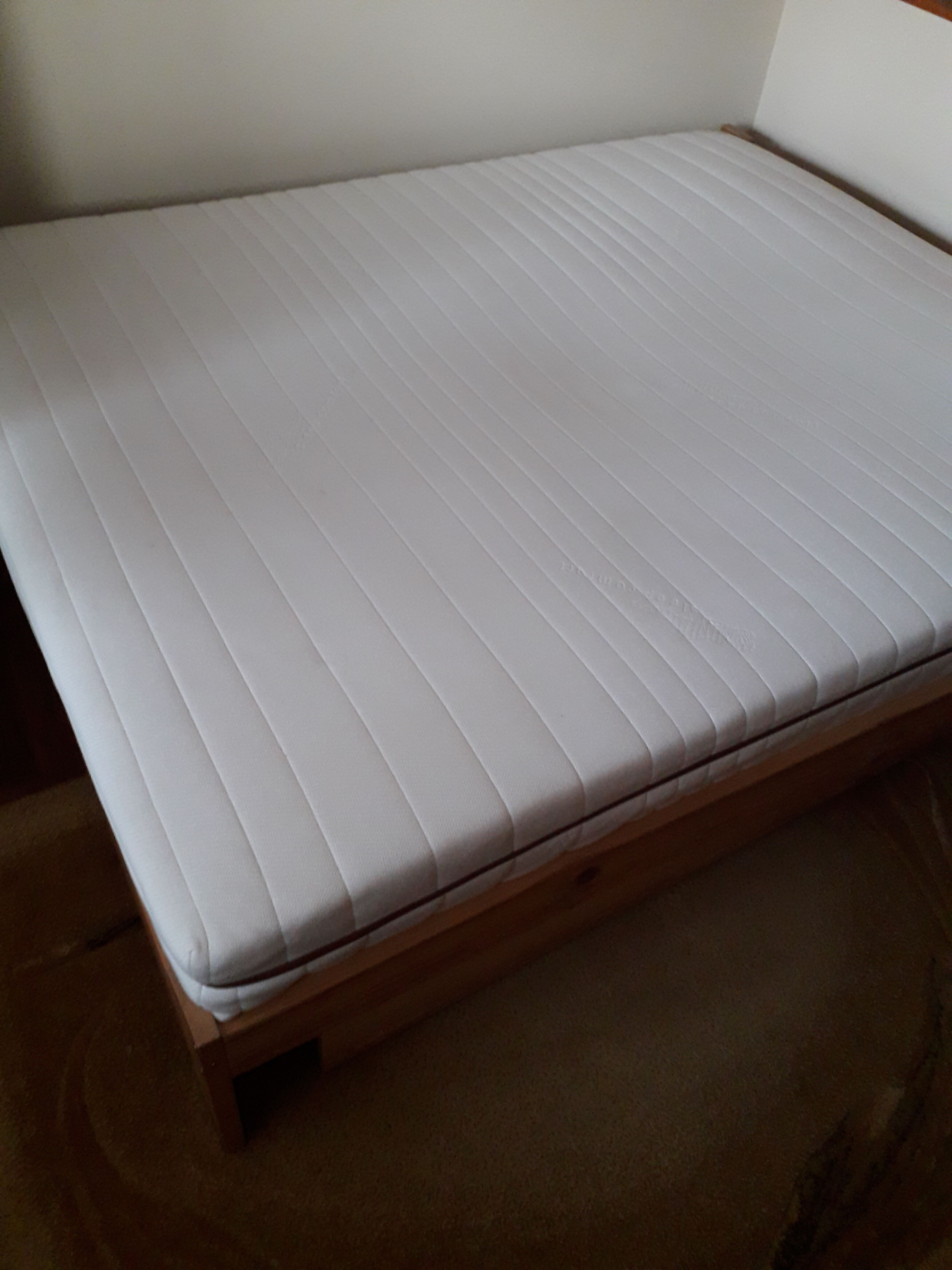 Sprzedam łóżko drewniane 160x200+materac+szuflada