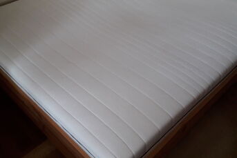 Sprzedam łóżko drewniane 160x200+materac+szuflada