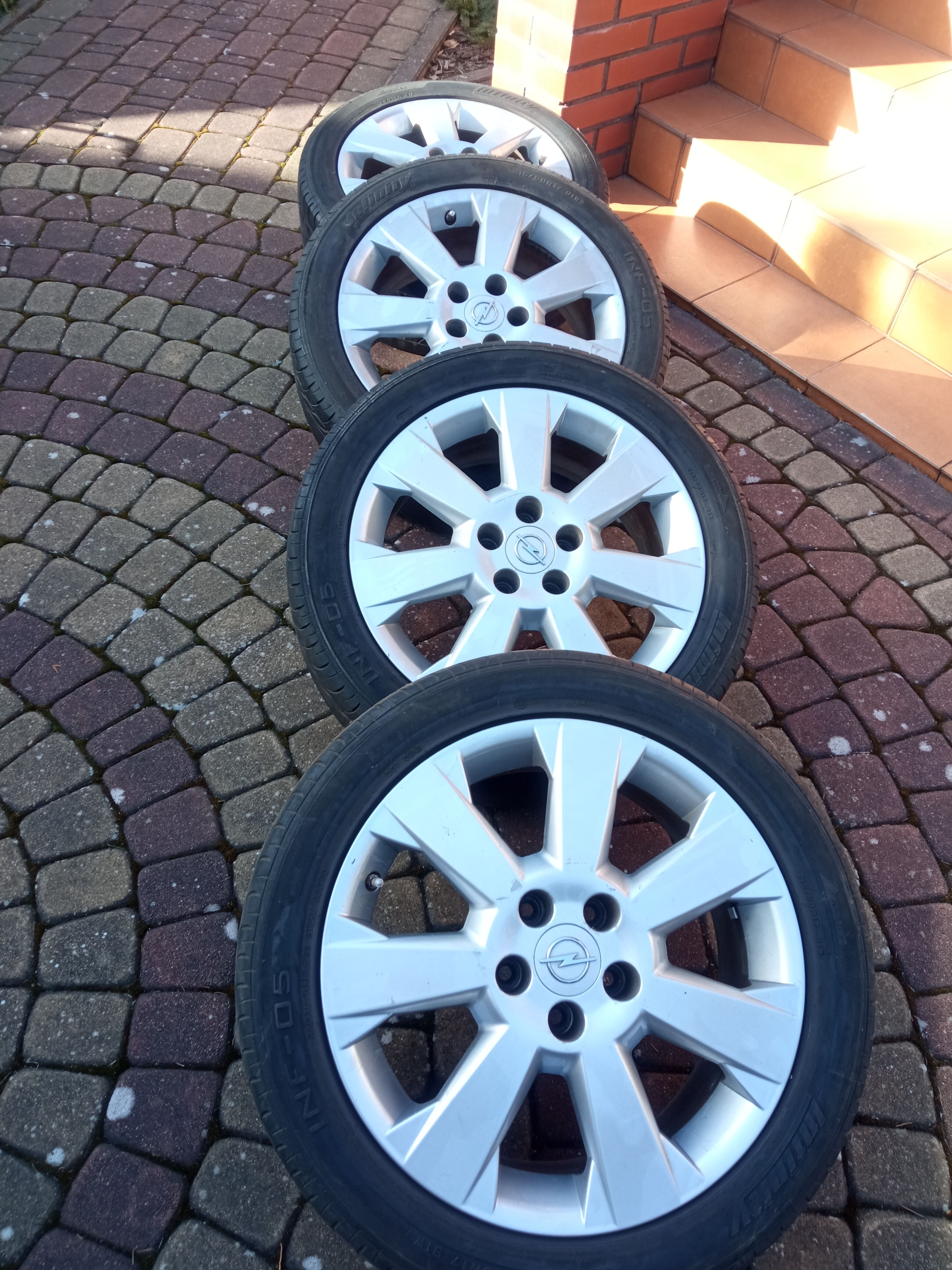 Sprzedam cztery alufelgi 17