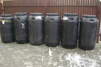 Sprzedam-BECZKI PLASTIKOWE NA WODE NA BUDOWE 