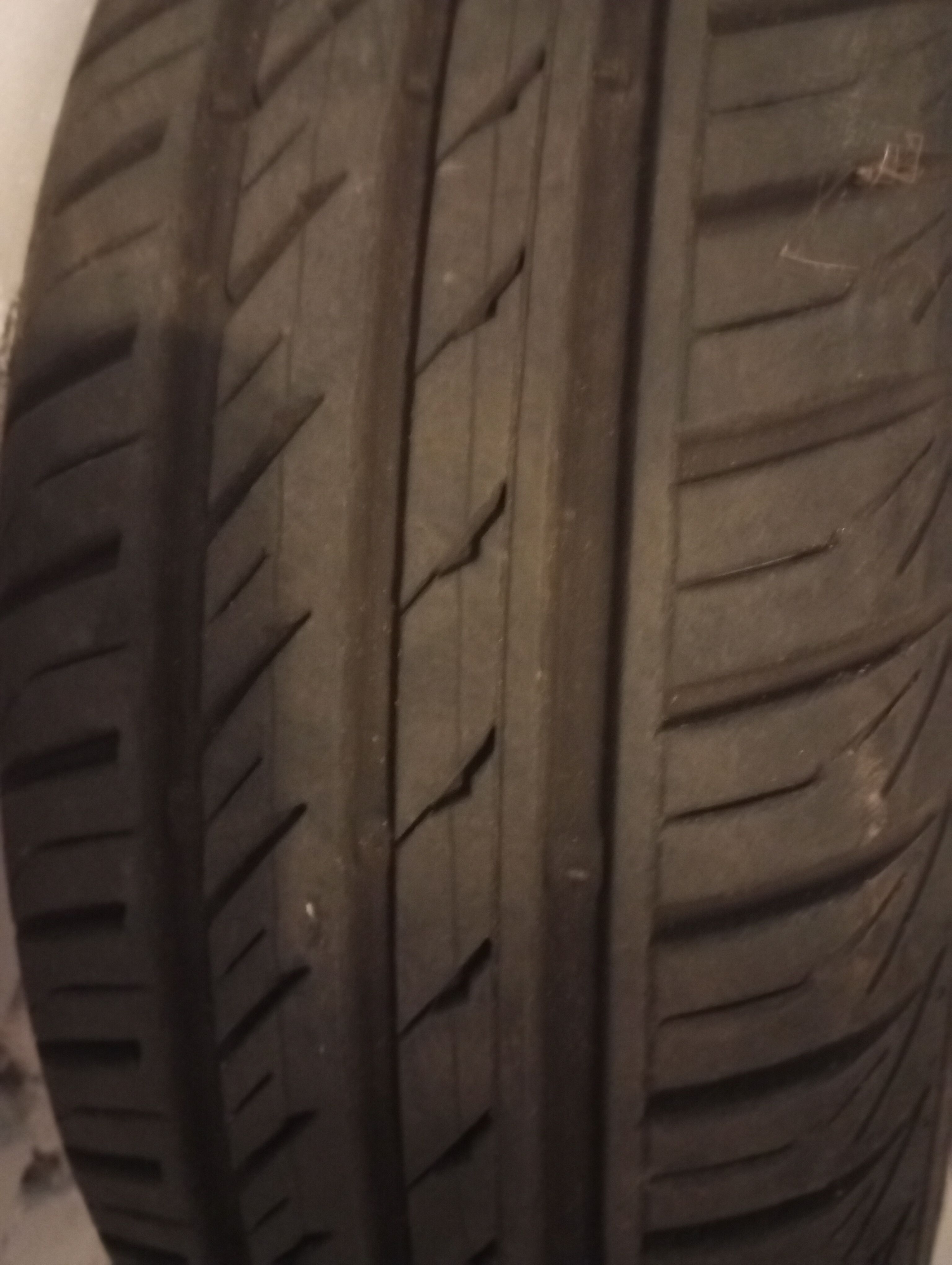 Sprzedam dwie opony letnie 195 65 R15