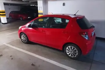 Sprzedam-TOYOTE YARIS-ROK-2013-1.0 B+ GAZ-17900zl