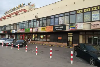 Legionowa, lokal 74 m2 parter, wejście z chodnika.