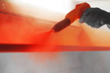 Praca na malarni proszkowej