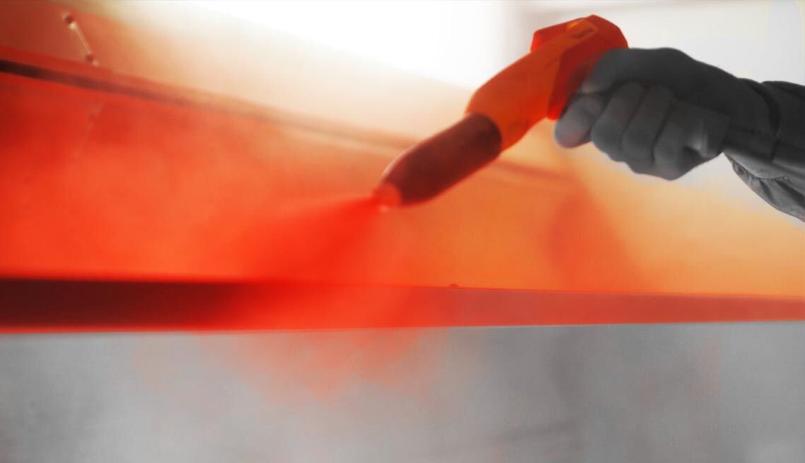 Praca na malarni proszkowej