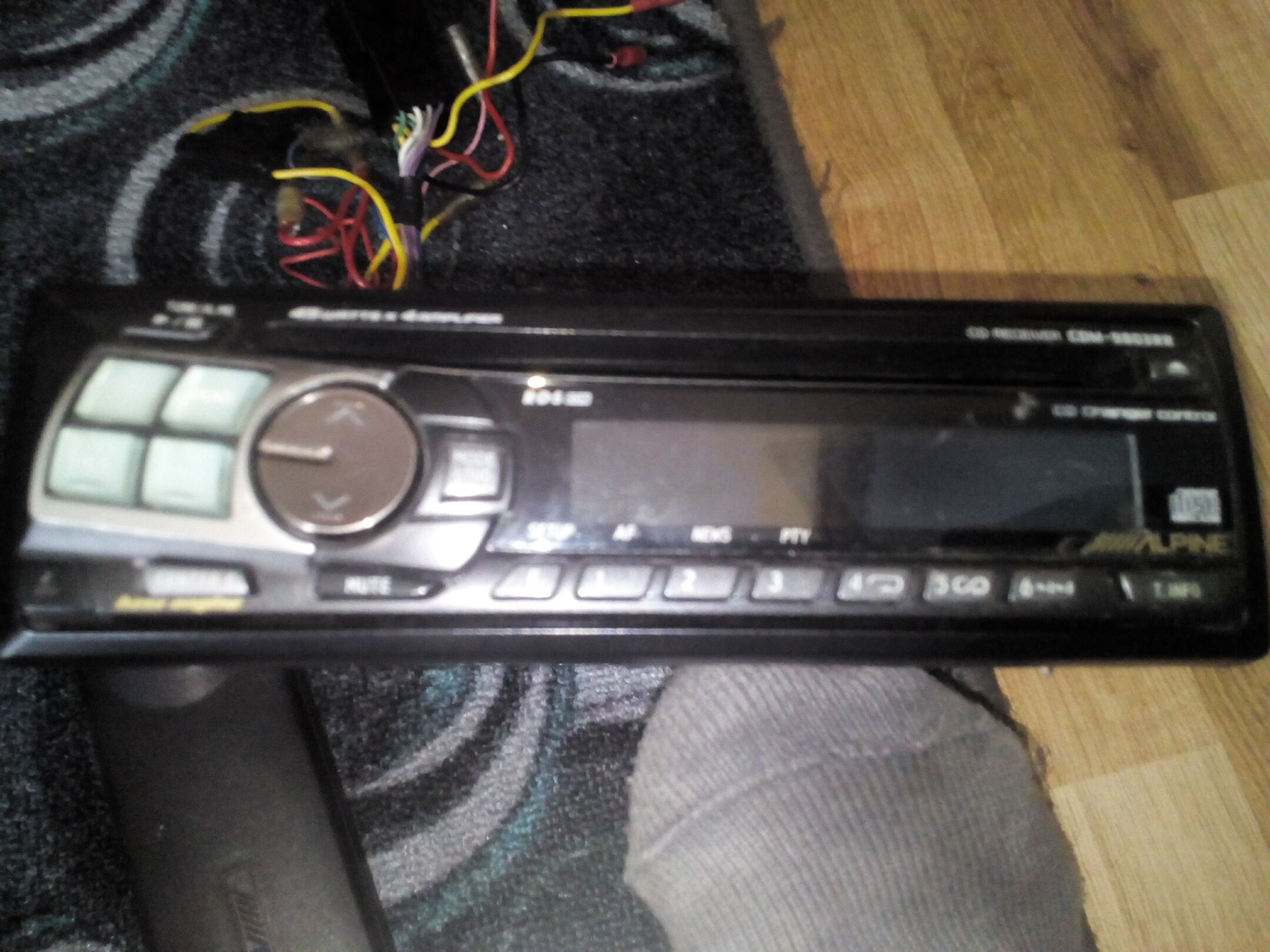 Sprzedam Alpine radio CD samochodowe cdm 9803rr mo