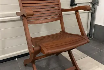  **Sprzedam 4 krzesła drewniane ogrodowe  **