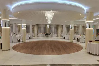 Restauracja Belweder zatrudni kelnera/kę