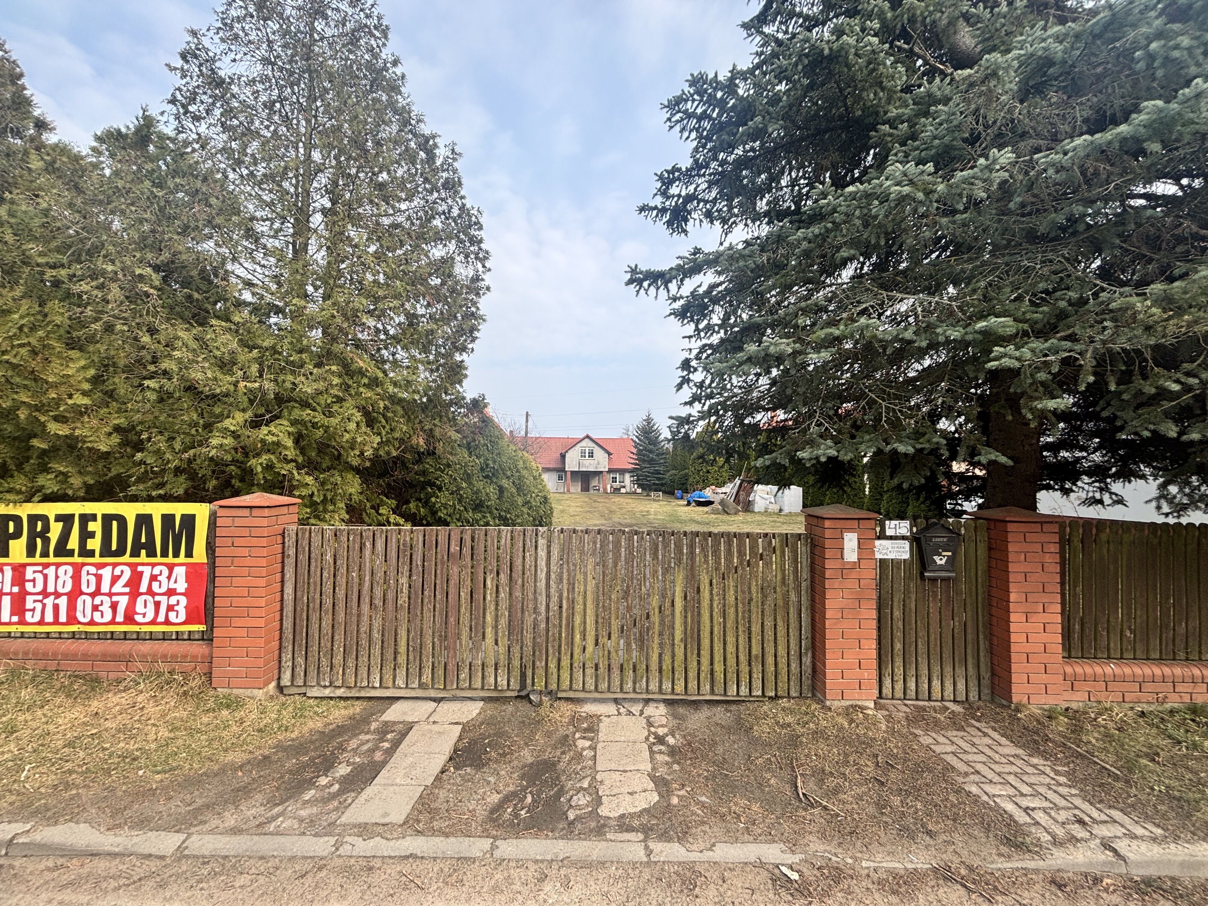 Działka z domem i stawem w Zaściankach 