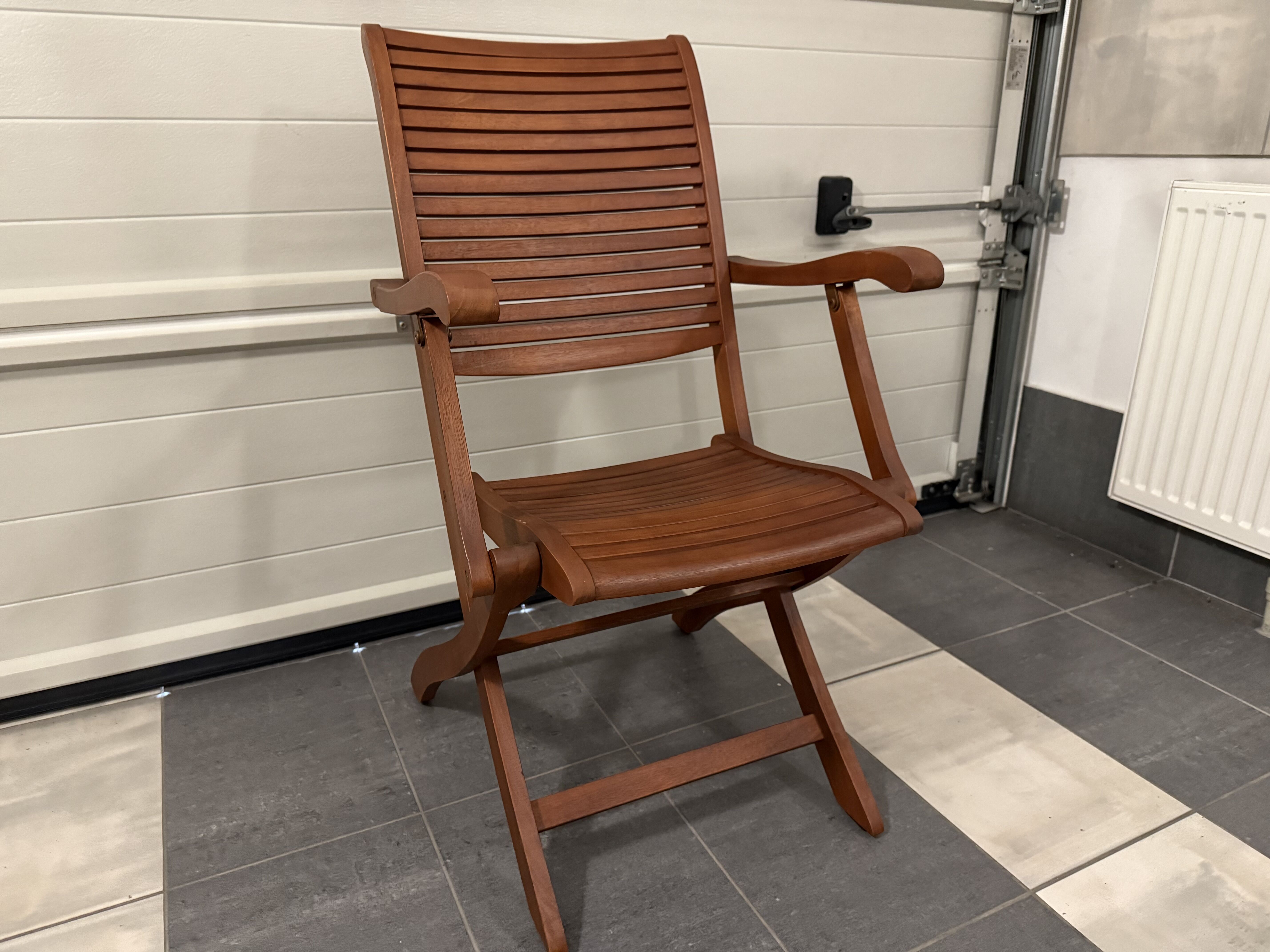 **Sprzedam 4 krzesła drewniane ogrodowe  **