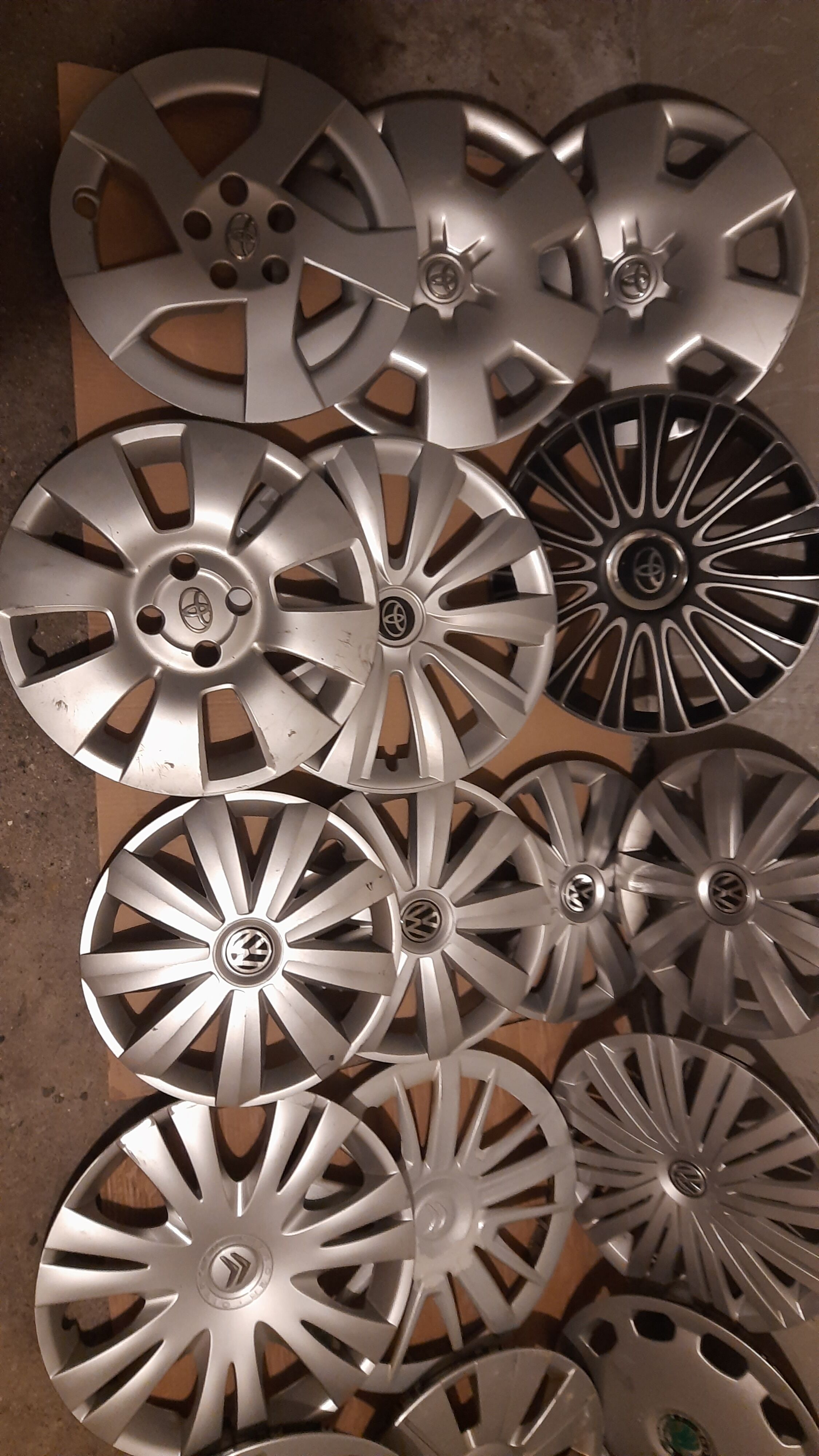 Sprzedam kołpaki samochodowe