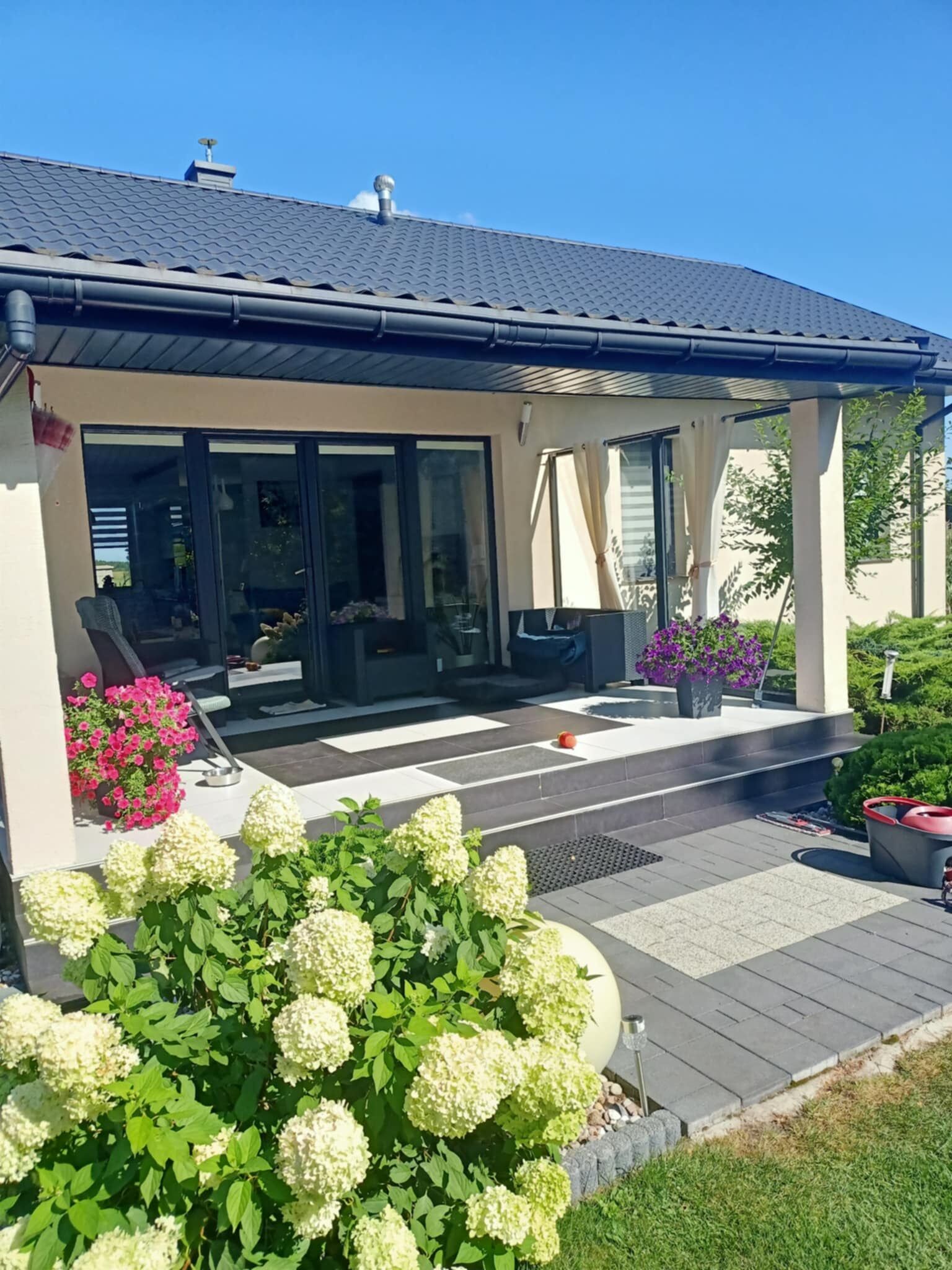 Sprzedam 5 letni mały dom z dużą działką 