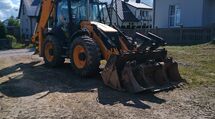 Prace ziemne koparko-ładowarka 