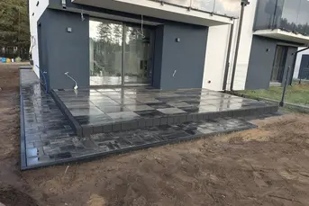 Zatrudnię brukarza samodzielnego przy domkach