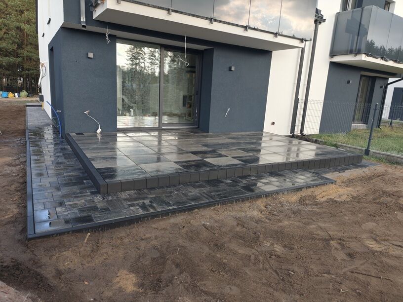 Zatrudnię brukarza samodzielnego przy domkach