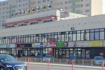 Lokal 74 m2, wejście wprost z chodnika. Legionowa