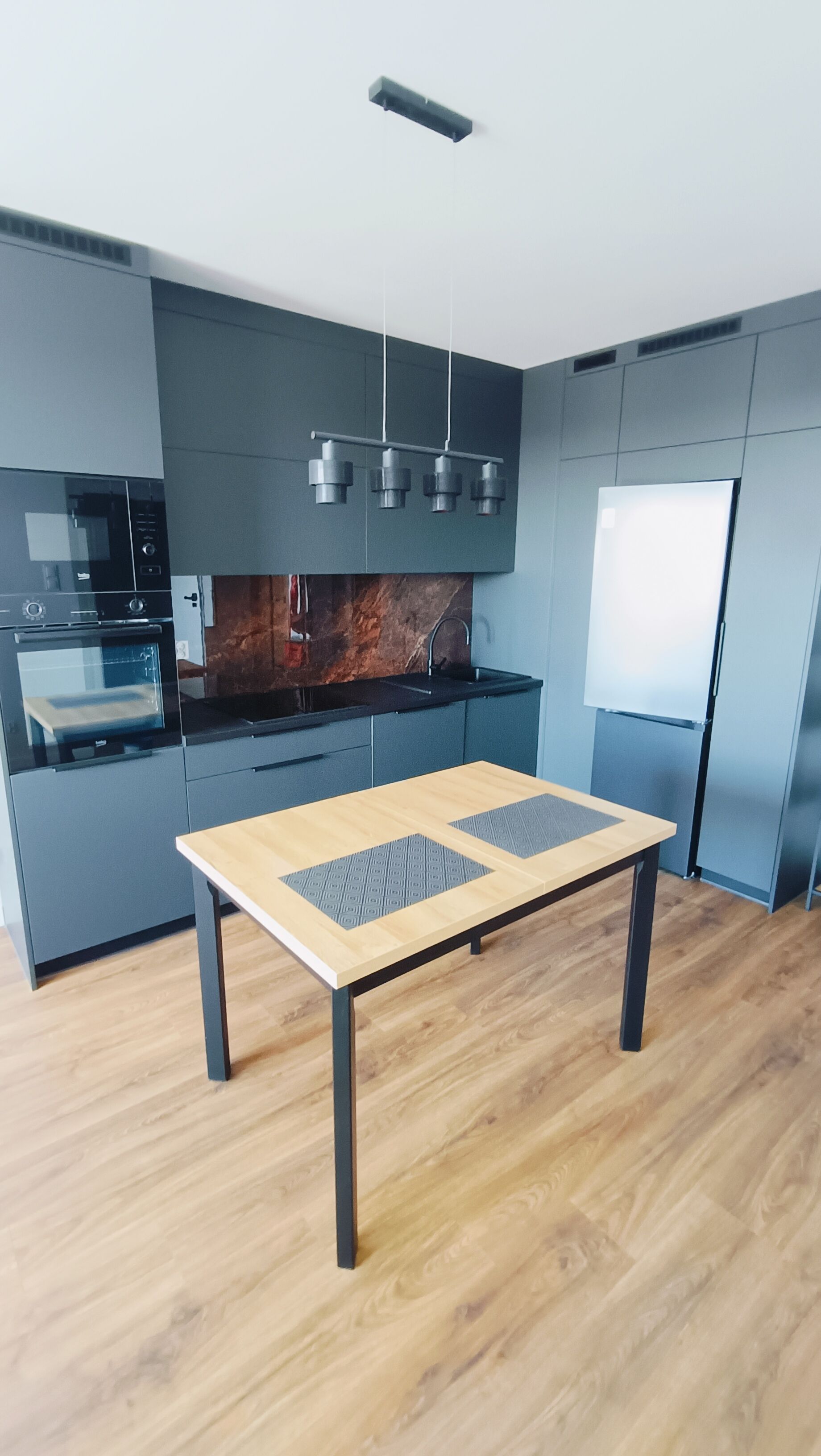 Wynajmę mieszkanie z miejscem postojowym