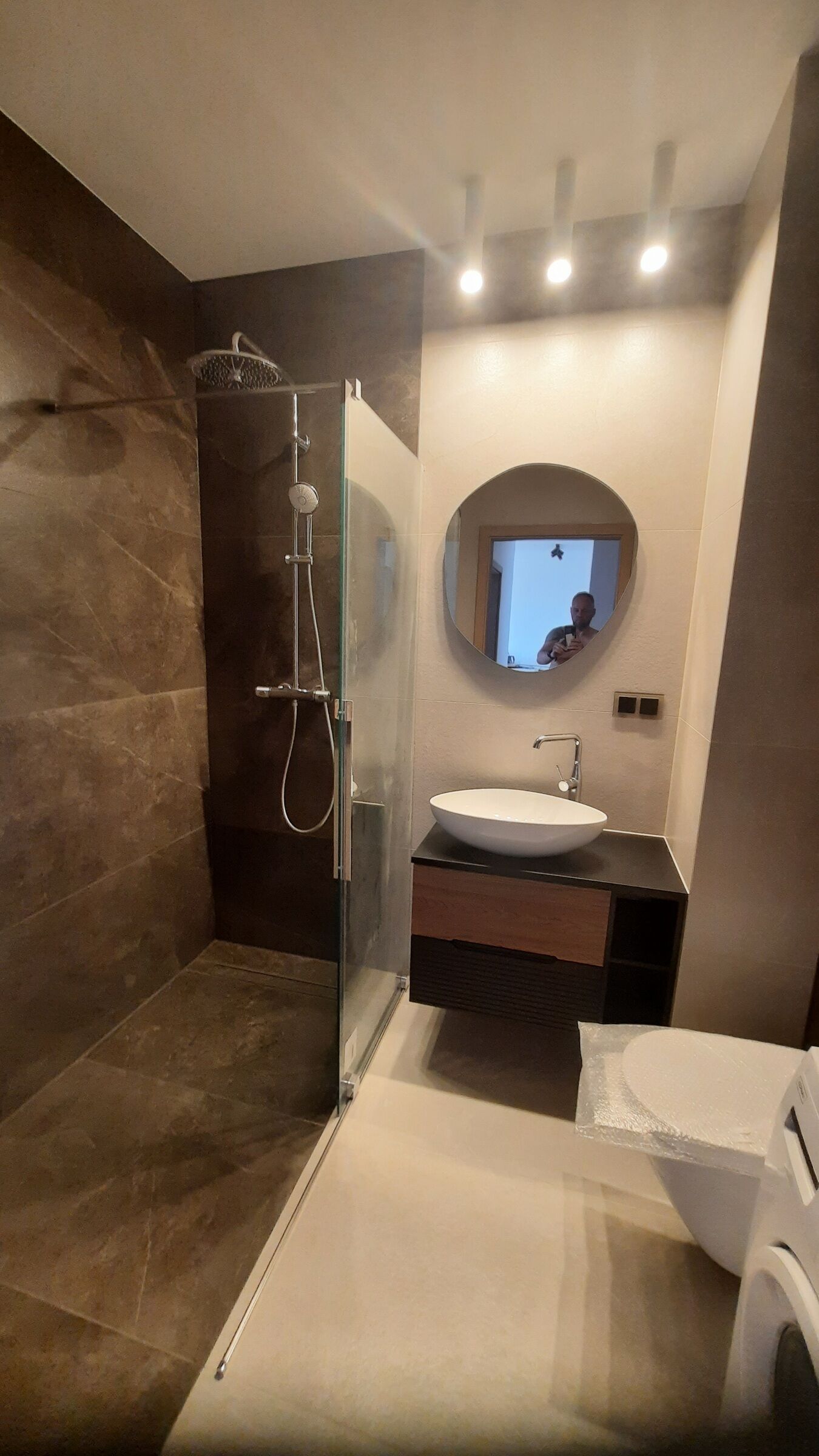 USŁUGI GLAZURNICZE ORAZ REMONTY I WYKOŃCZENIA WNĘTRZ 793-793-607 