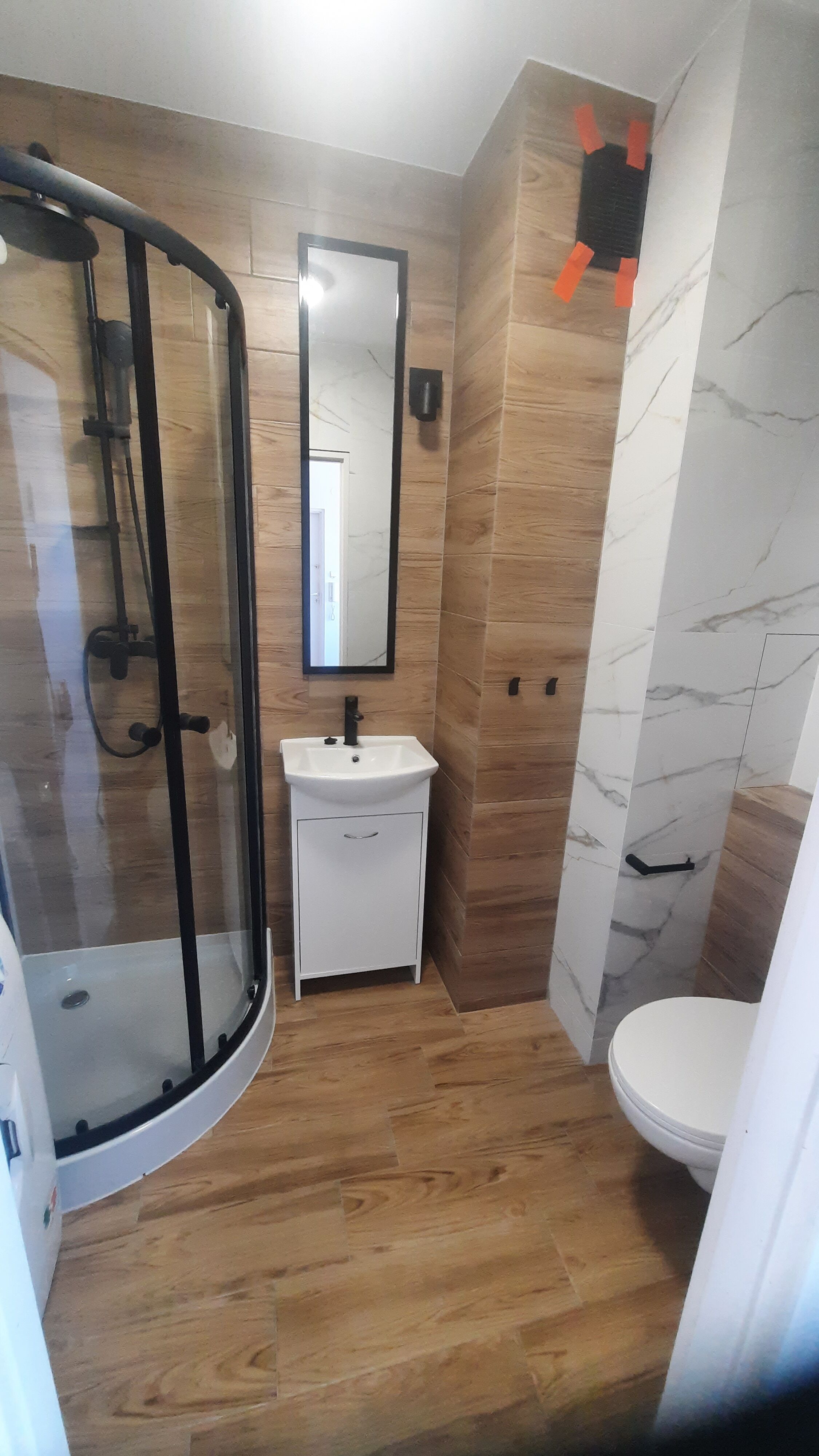 USŁUGI GLAZURNICZE ORAZ REMONTY I WYKOŃCZENIA WNĘTRZ 793-793-607 