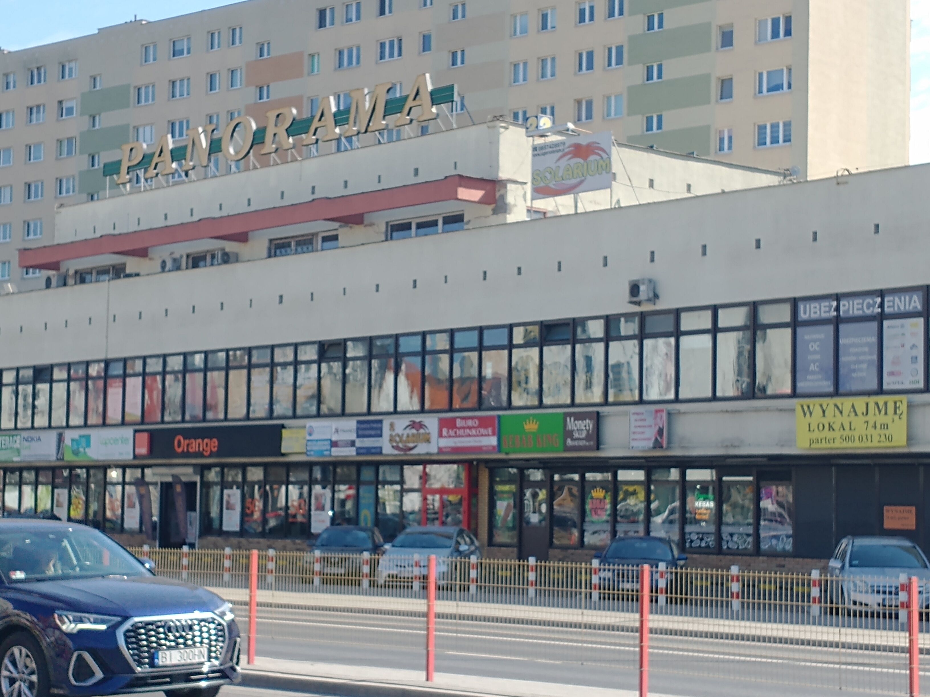 Lokal 74 m2, wejście wprost z chodnika. Legionowa