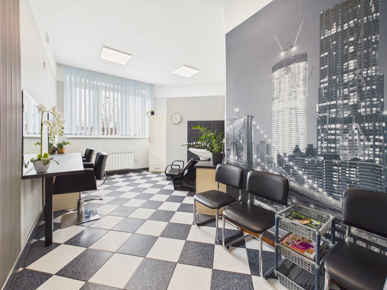 Salon fryzjerski z pełnym wyposażeniem - os. Piasta