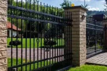 Malowanie i konserwacja ogrodzeń/płotów, balustrad