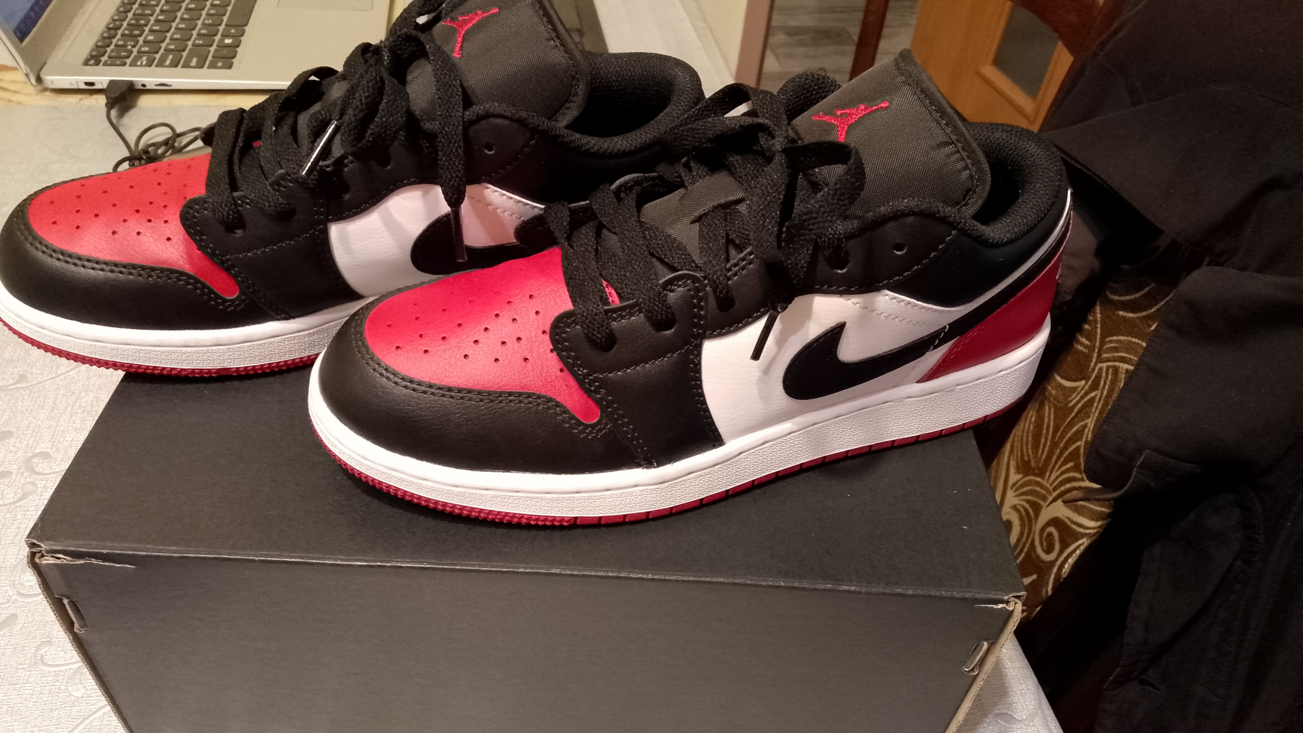 Sprzedam nowe buty AIR Jordan1 low rozmiar 38,5 Bi