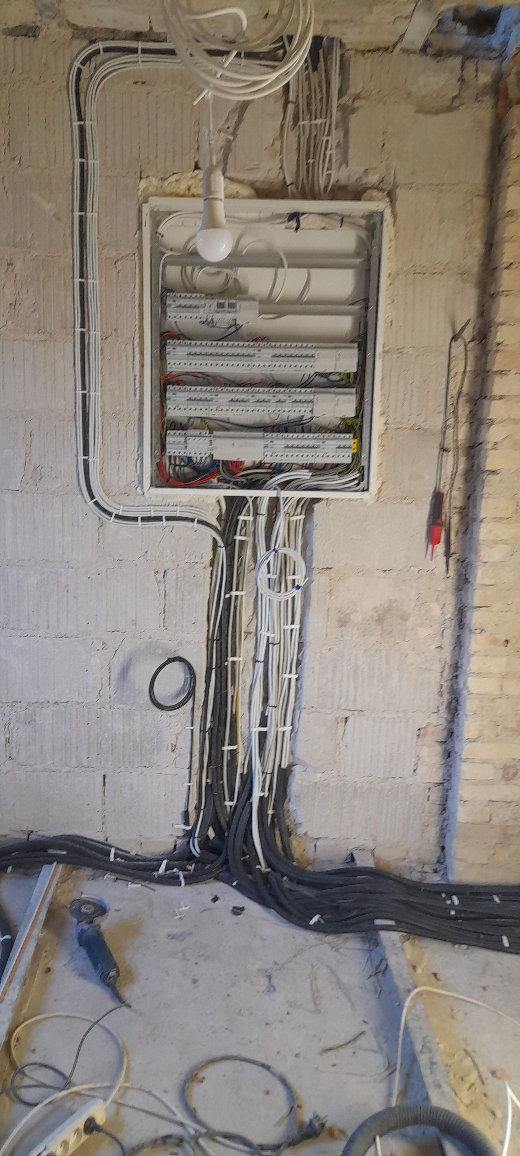 Elektryk , Instalacje elektryczne 